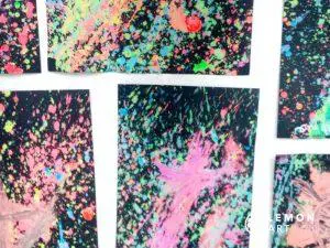 Obras de action painting hechas por niños