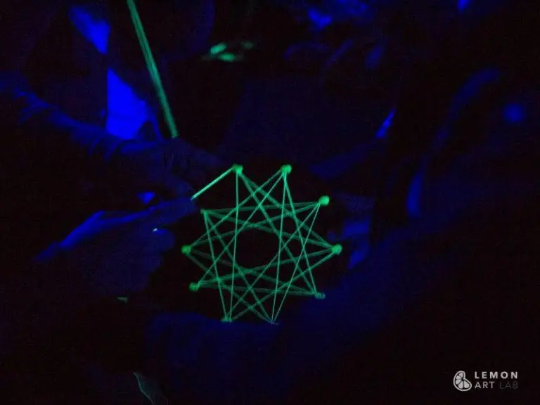 Estrella de cuerda que brilla en la oscuridad
