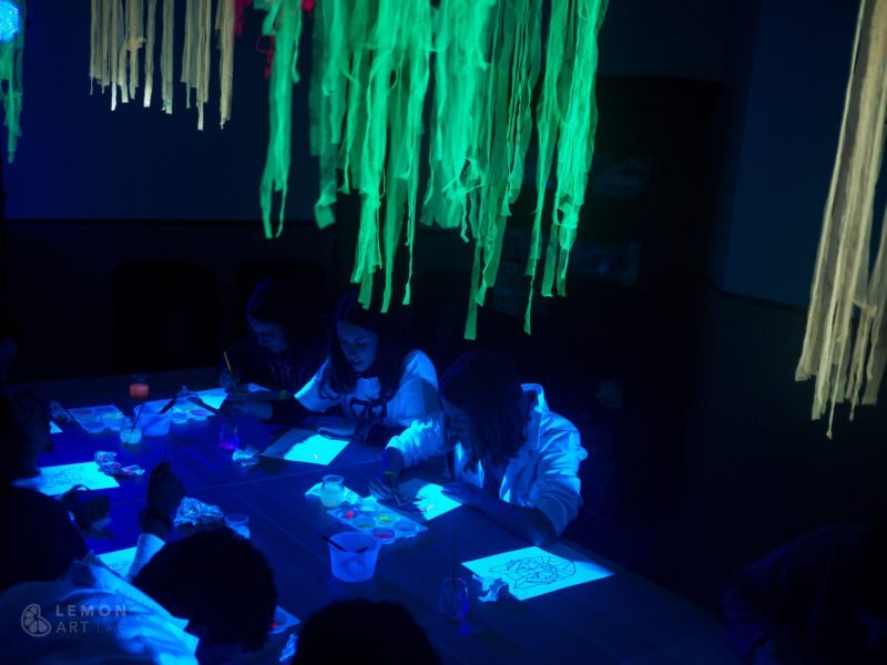 Taller de pintura ultravioleta