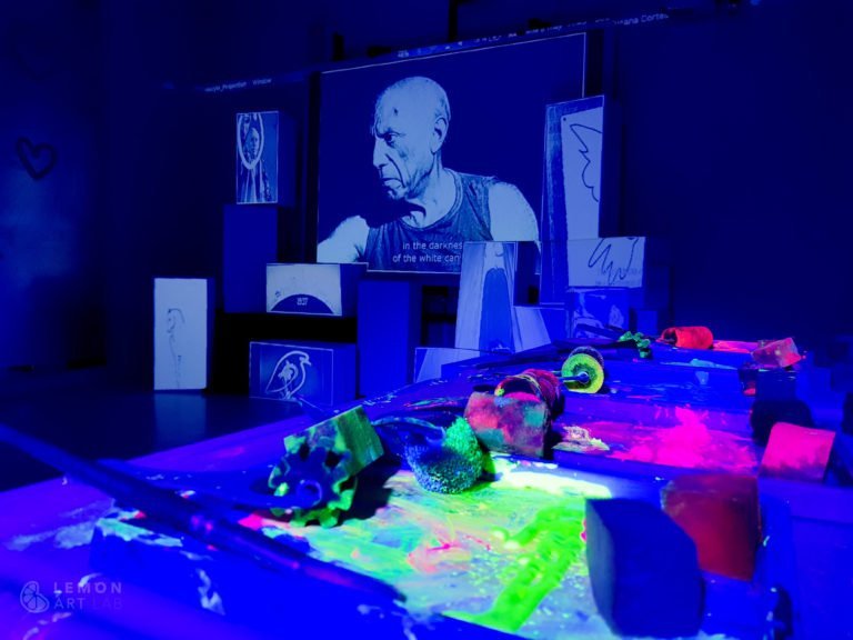 Audiovisual de picasso con luz negra