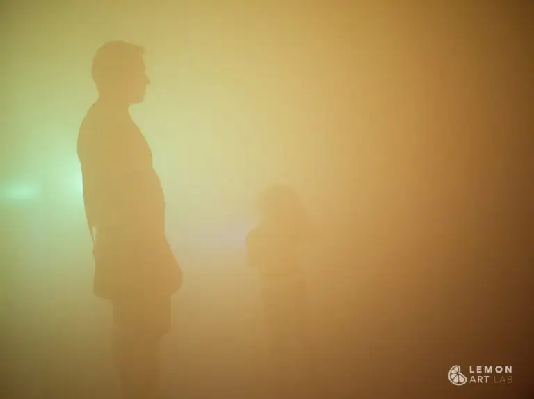 Familia en una niebla de color