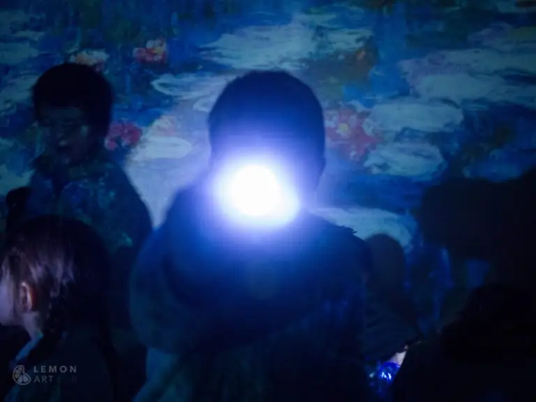 Bebés crean efectos de luces