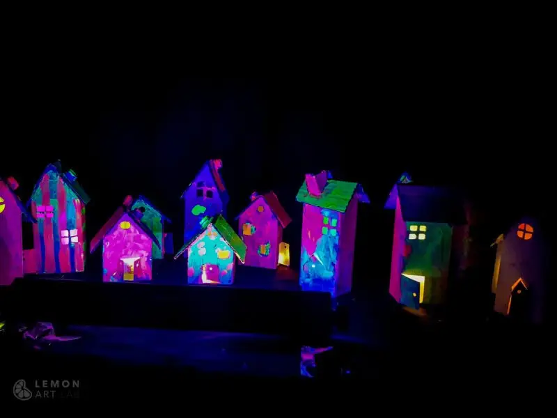 Casas de juguete de colores fluorescentes villa matisse