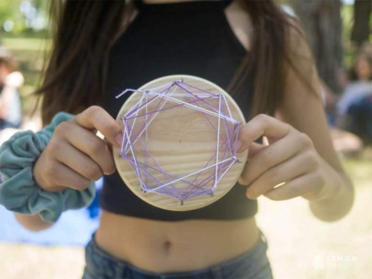 Patrón geométrico hecho por niños