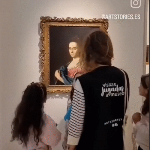 Guía explicando obras de arte a niños durante la visita al Museo Thyssen
