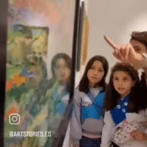 Niños y familias disfrutando de una visita guiada en el Museo Thyssen de Madrid