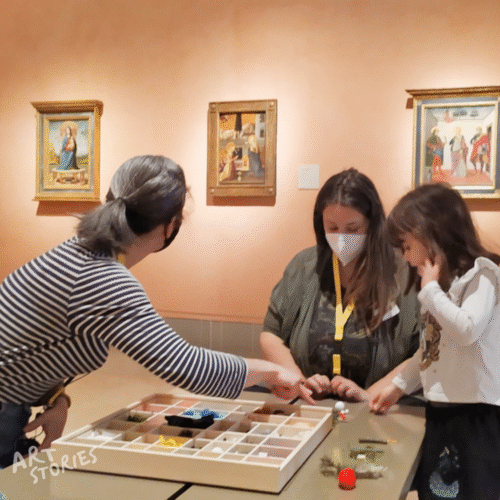 Padres y niños participando en actividades culturales en el Museo Thyssen